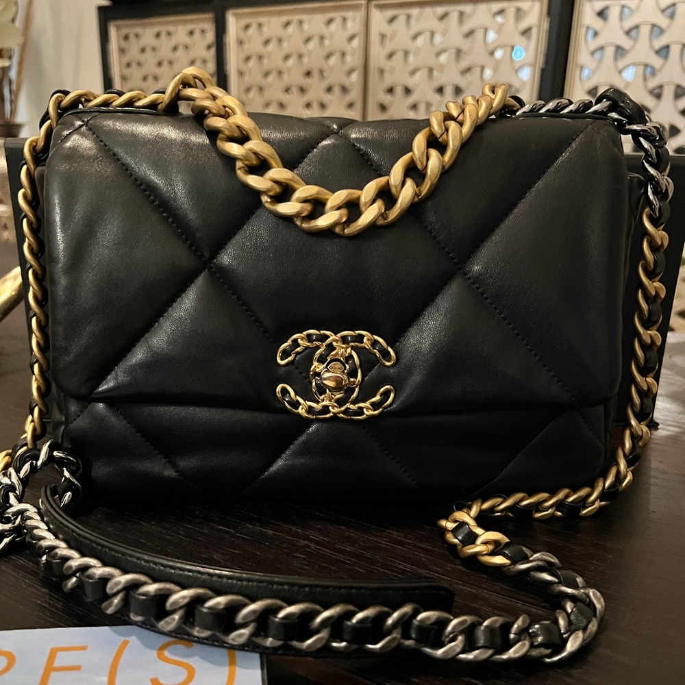 Chanel 19 Flap bag black with gold